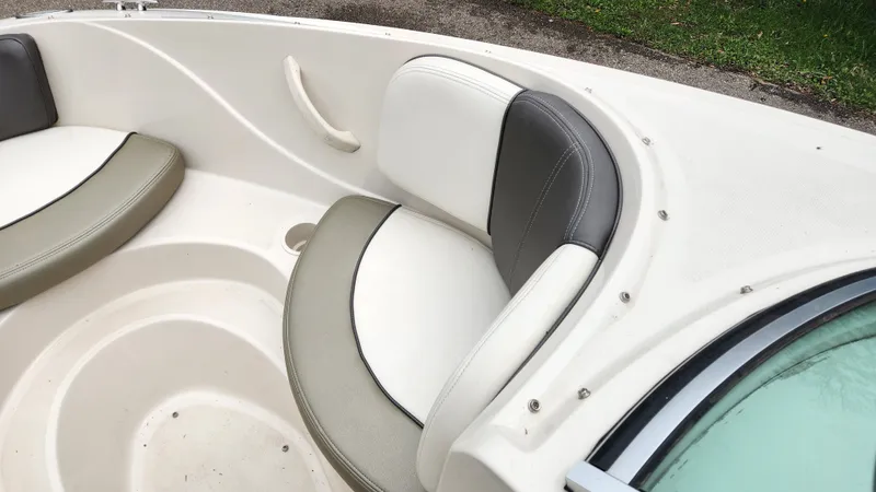 Slide: The Image of Interior of a 2006 Sea Ray 195 Sport boat, gray and white upholstery. - 25