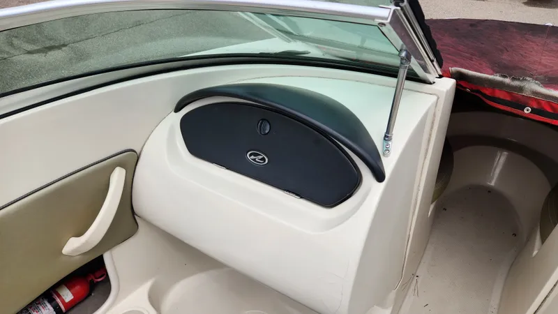Slide: The Image of Interior of a 2006 Sea Ray 195 Sport boat with glove compartment. - 27