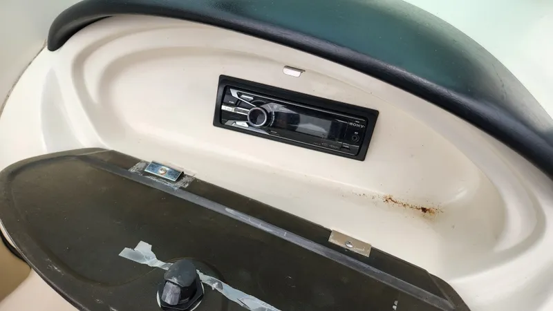 Slide: The Image of Sony car stereo in a 2006 Sea Ray 195 Sport boat. - 28