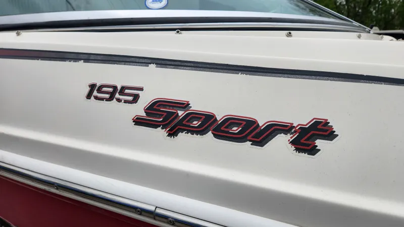 Slide: The Image of Close-up of Sea Ray 195 Sport emblem, 2006 model. - 4