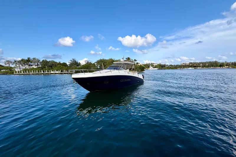 Slide: The Image of 2014 Azimut Verve 40 yacht on calm blue water under a clear sky. - 3