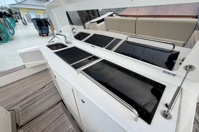 Slide: The Image of Outdoor kitchen on 2014 Azimut Verve 40 yacht with grill and stove. - 35