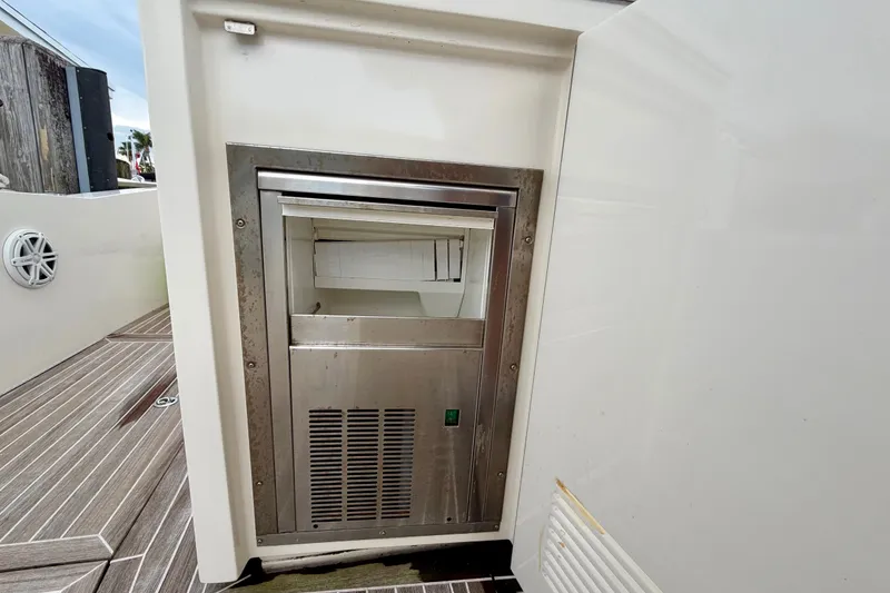 Slide: The Image of Built-in stainless steel appliance on Azimut Verve 40 yacht, 2014 model. - 38
