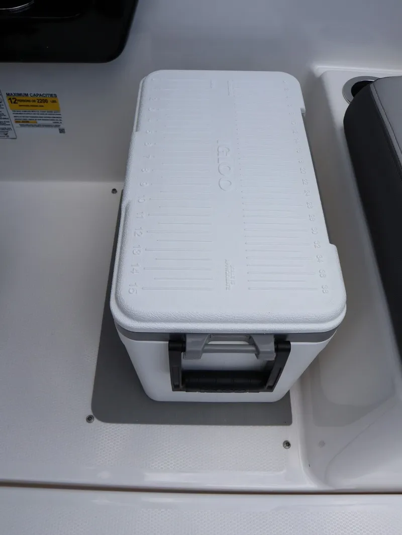 Slide: The Image of White cooler on Yamaha SX250 boat, model 2026. - 21