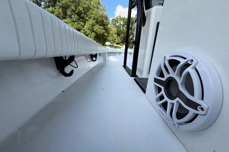 Slide: The Image of 2017 Dorado 25 SE boat interior with speaker and rod holders. - 29
