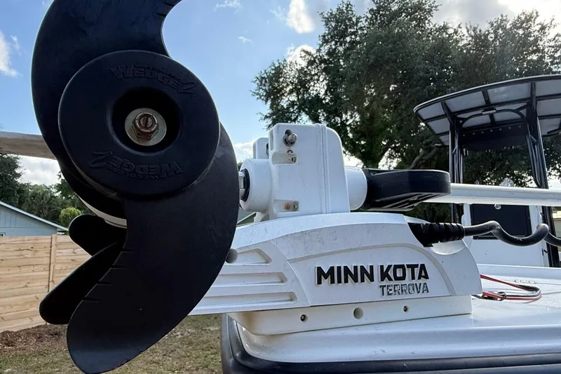 Slide: The Image of Minn Kota Terrova motor on 2017 Dorado 25 SE boat, close-up view. - 9
