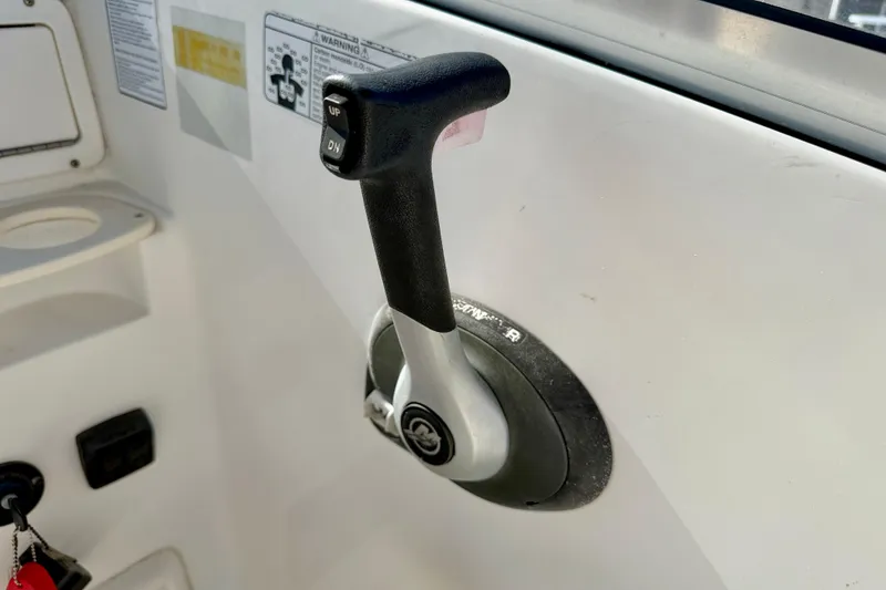 Slide: The Image of Throttle control lever on a 2009 Mako 216 Dual Console boat. - 16