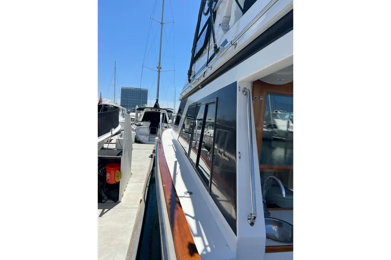 Slide: The Image of Outdoor ice maker on 1990 Ocean Alexander 42 yacht deck. - 5