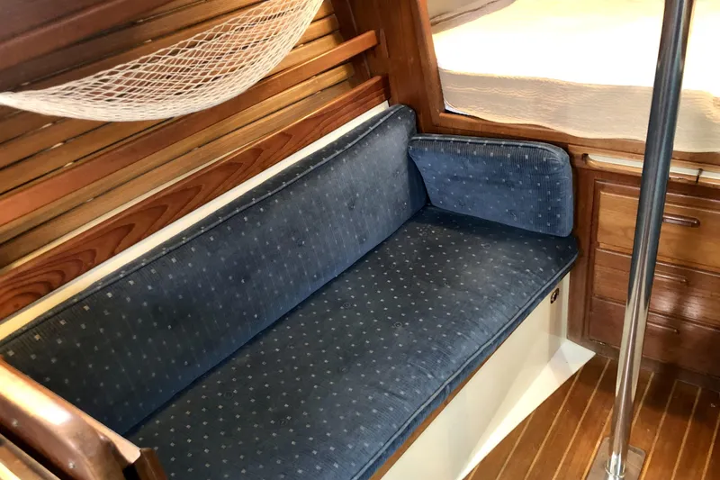 Slide: The Image of 1989 Pacific Seacraft Dana 24 interior - 12