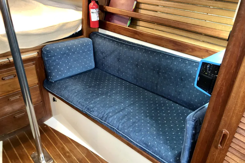 Slide: The Image of 1989 Pacific Seacraft Dana 24 interior - 13