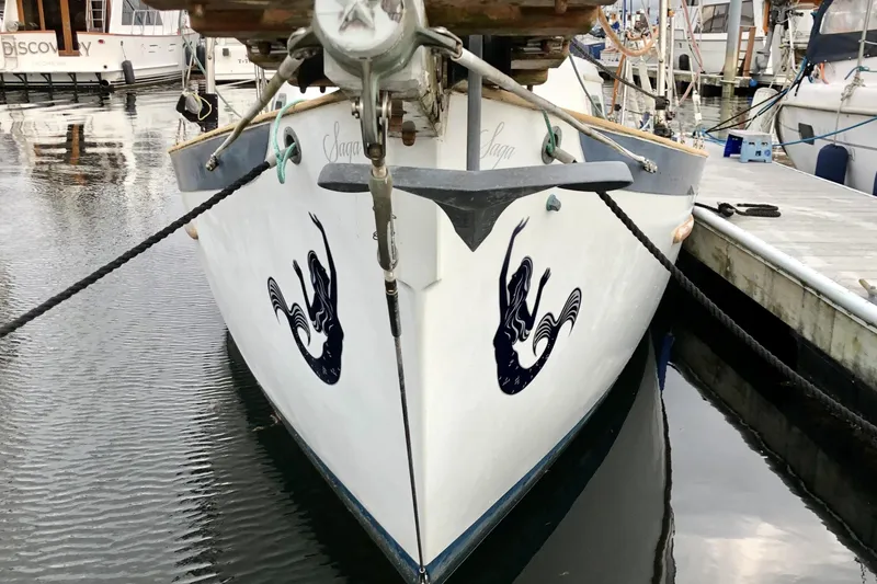 Slide: The Image of 1989 Pacific Seacraft Dana 24 bow - 2