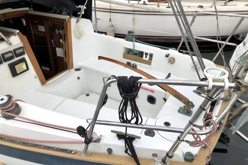 Slide: The Image of 1989 Pacific Seacraft Dana 24 cockpit - 6