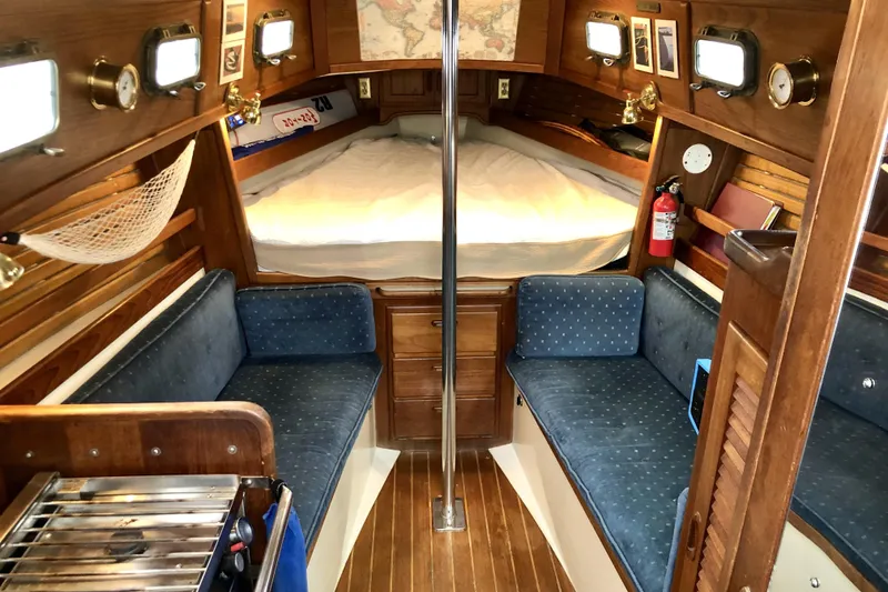 Slide: The Image of 1989 Pacific Seacraft Dana 24 interior - 8
