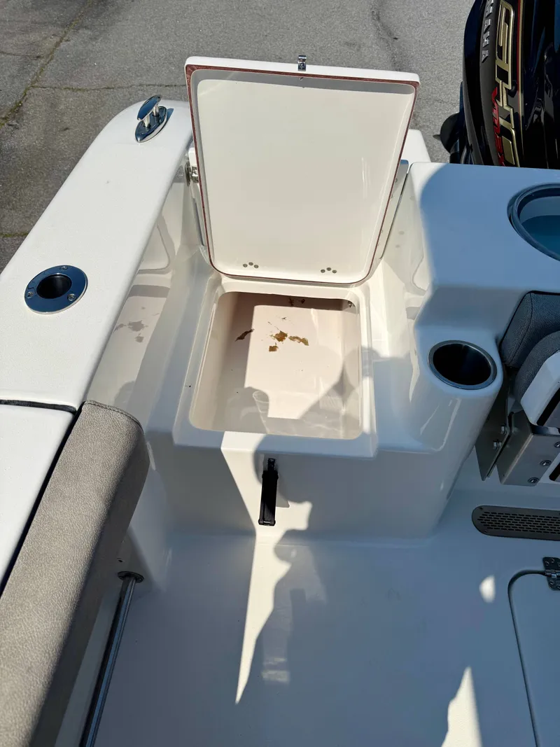 Slide: The Image of Sea Pro 239 Sport 2023 - 18