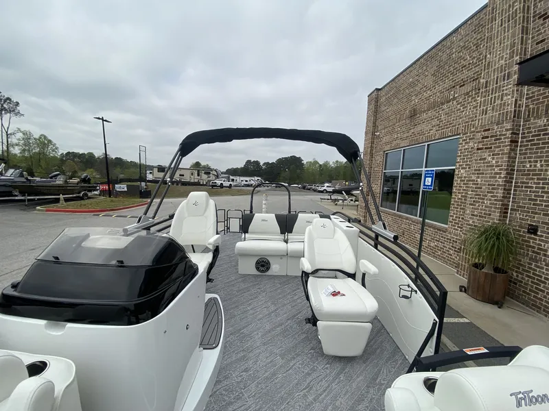 Slide: The Image of 2023 JC Swing Back 27TT Sport boat with Mercury 350HP engine. - 28