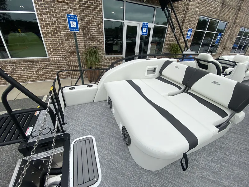 Slide: The Image of 2023 JC Swing Back 27TT Sport boat with Mercury 350HP engine. - 32