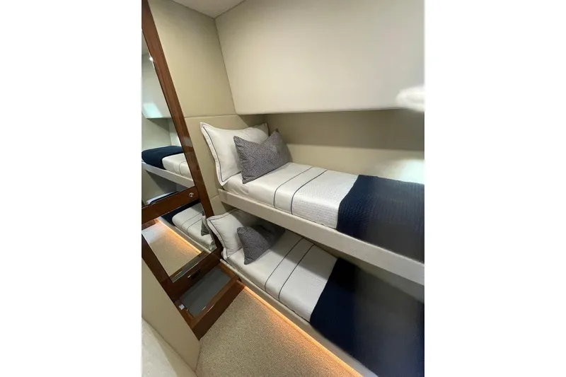 Slide: The Image of Port Cabin - 16