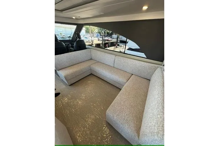 Slide: The Image of Flybridge Stbd Sofa - 24