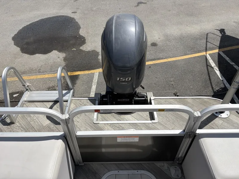 Slide: The Image of 2018 G3 V322 SS boat with Yamaha 150 HP outboard motor. - 15