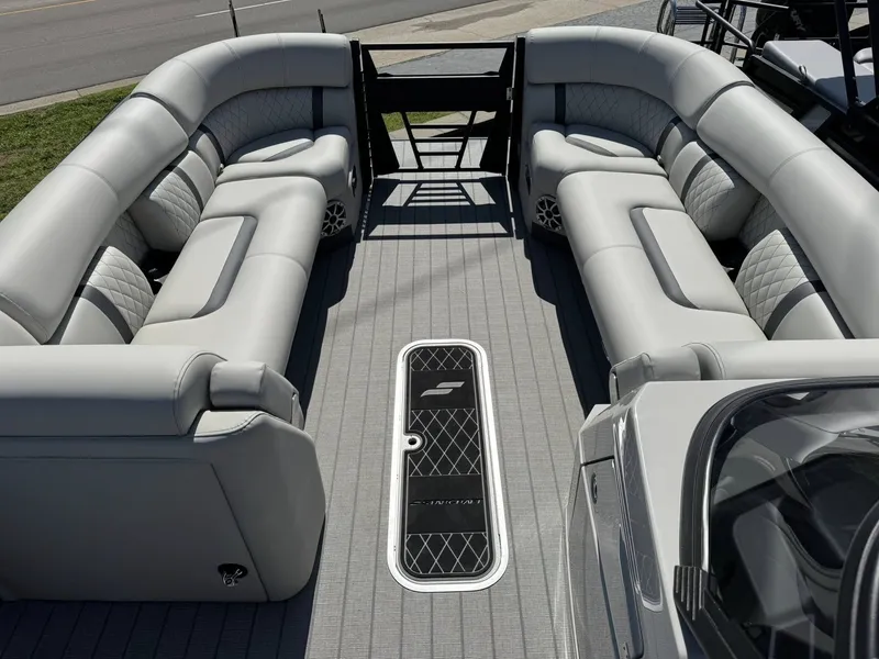 Slide: The Image of Interior of 2026 Starcraft RX 25 R DH with luxurious seating. - 15