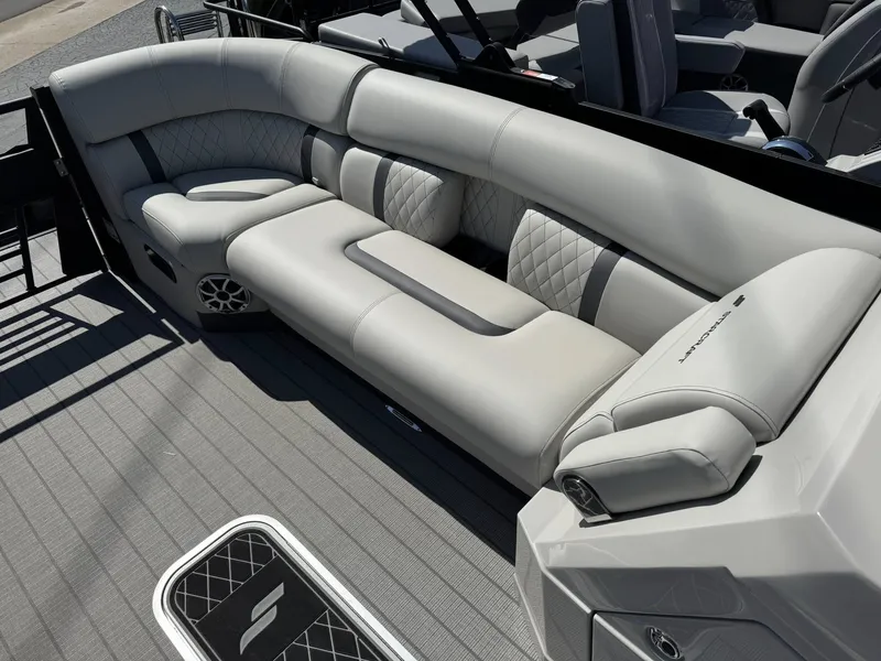 Slide: The Image of Luxurious seating in Starcraft RX 25 R DH boat, model year 2026. - 16