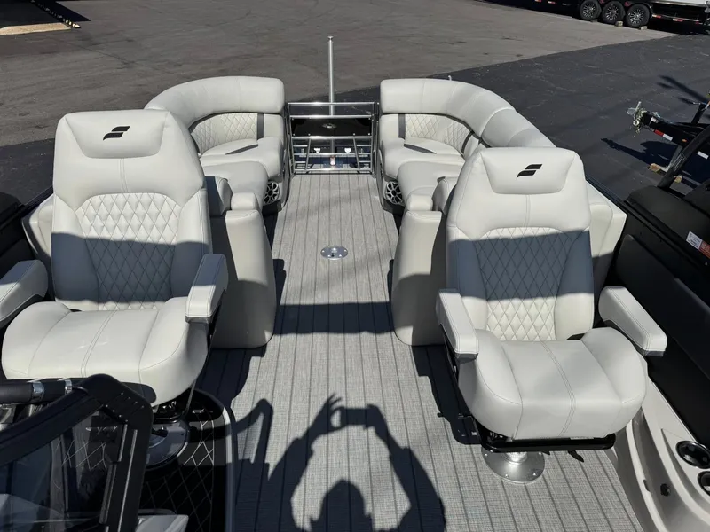 Slide: The Image of Interior of 2026 Starcraft RX 25 R DH with luxurious seating. - 30