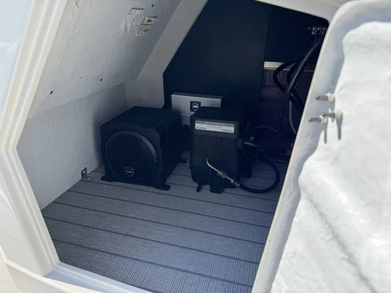 Slide: The Image of Interior of Starcraft RX 25 R DH 2026 with equipment. - 4