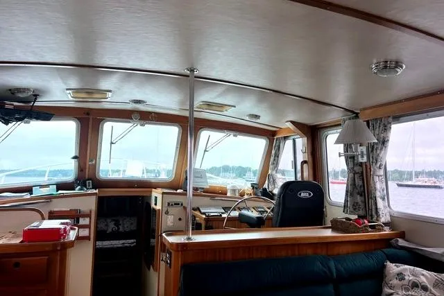 Slide: The Image of Interior of a 2000 Duffy 42 boat with helm and seating area. - 29