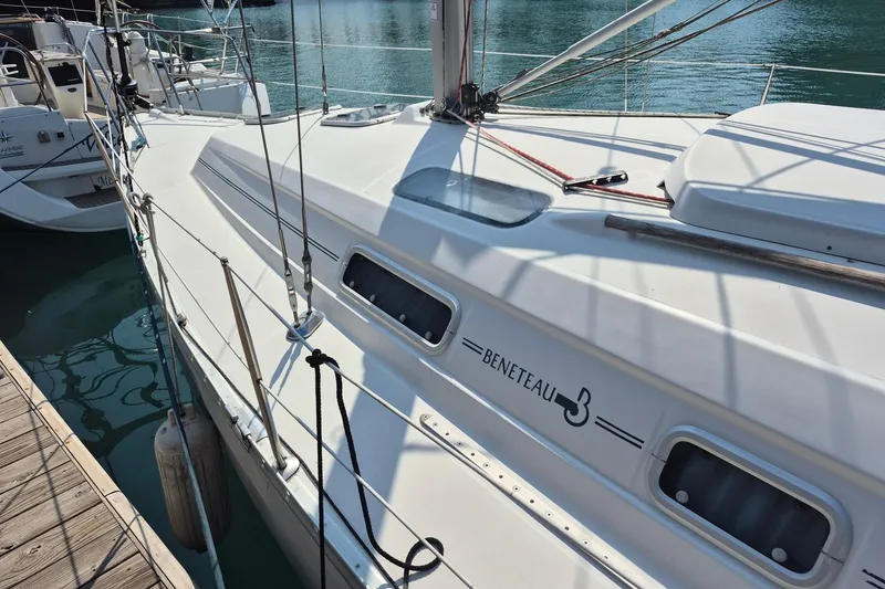 Slide: The Image of 1997 Beneteau Oceanis 321 sailboat docked at marina, side view. - 2