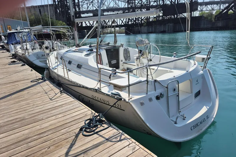 Slide: The Image of 1997 Beneteau Oceanis 321 sailboat docked in Chicago marina. - 3
