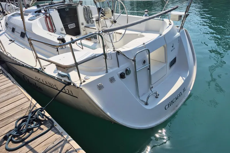 Slide: The Image of 1997 Beneteau Oceanis 321 sailboat docked in Chicago marina. - 4