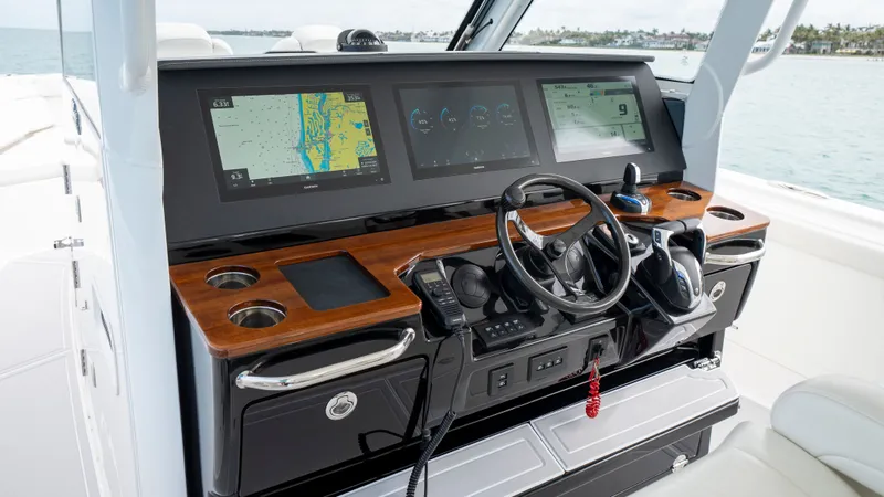 Slide: The Image of Everglades 395 Center Console 2022 - 100