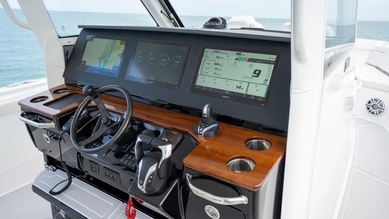 Slide: The Image of Everglades 395 Center Console 2022 - 104