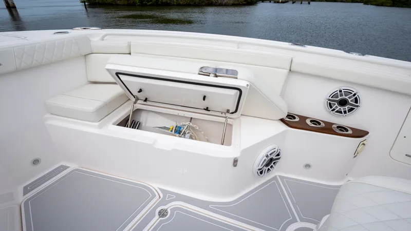 Slide: The Image of Everglades 395 Center Console 2022 - 105