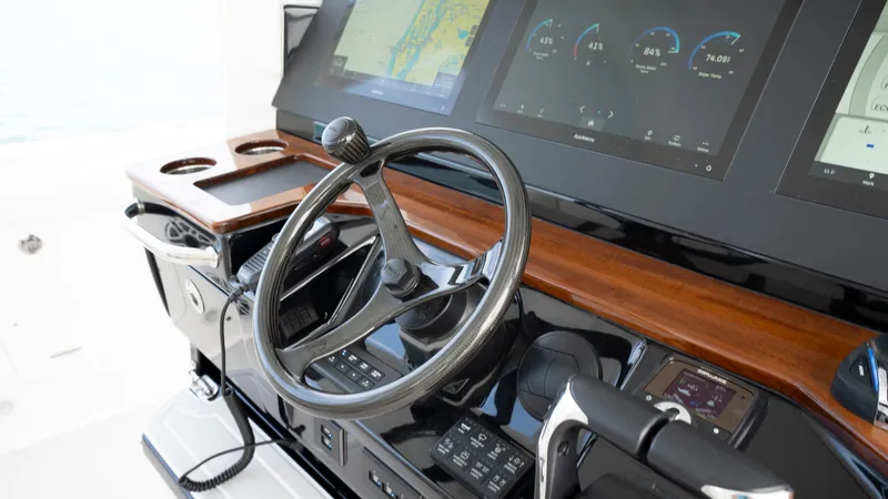 Slide: The Image of Everglades 395 Center Console 2022 - 107