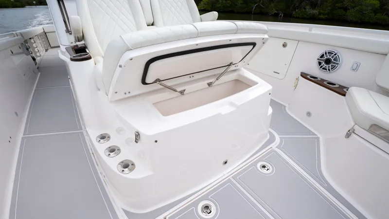 Slide: The Image of Everglades 395 Center Console 2022 with open storage and seating area. - 34