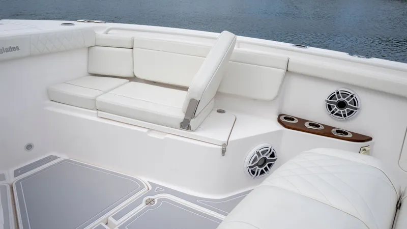 Slide: The Image of Everglades 395 Center Console 2022 - 50