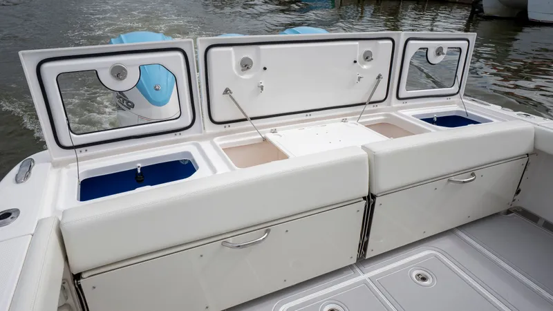 Slide: The Image of Everglades 395 Center Console 2022 - 52