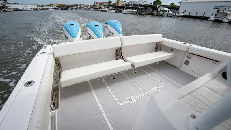 Slide: The Image of Everglades 395 Center Console 2022 - 58