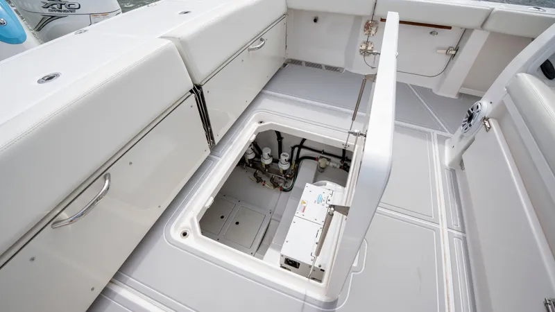 Slide: The Image of Everglades 395 Center Console 2022 - 60