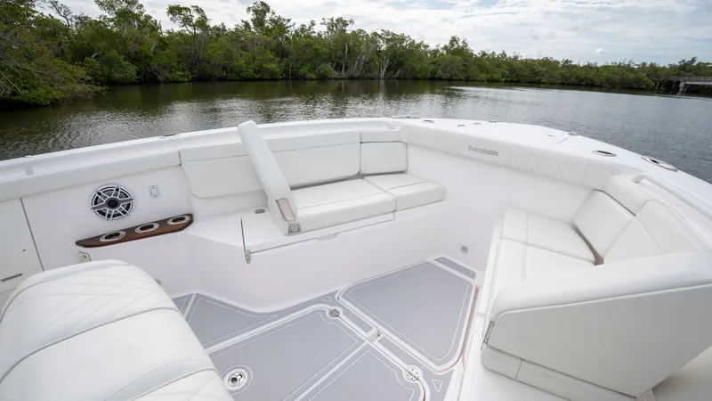 Slide: The Image of Everglades 395 Center Console 2022 - 61