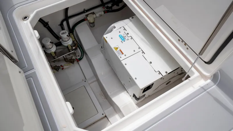 Slide: The Image of Everglades 395 Center Console 2022 - 63