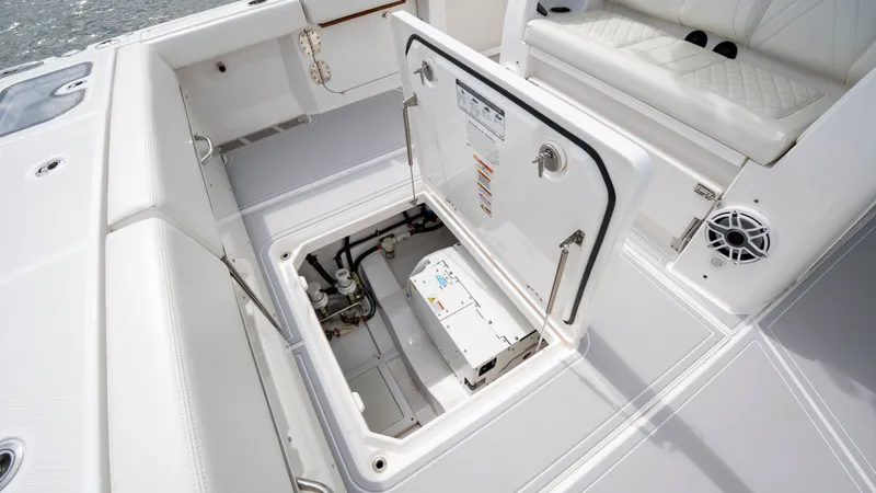 Slide: The Image of Everglades 395 Center Console 2022 - 64