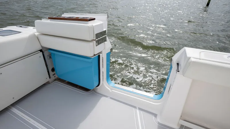 Slide: The Image of Everglades 395 Center Console 2022 - 65