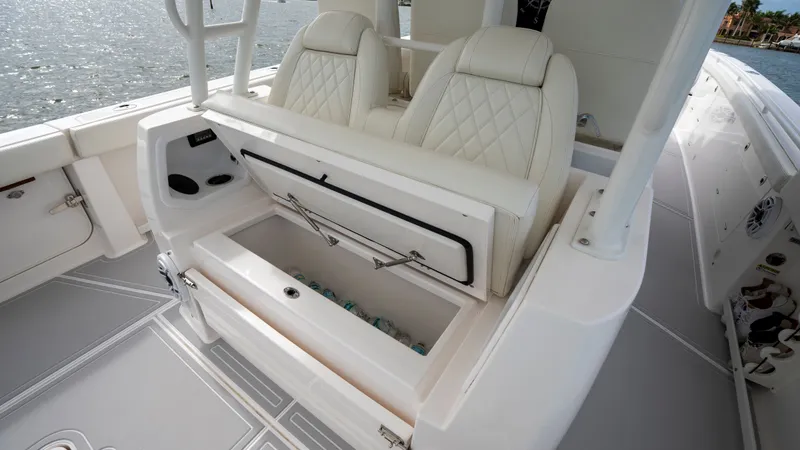 Slide: The Image of Everglades 395 Center Console 2022 - 74