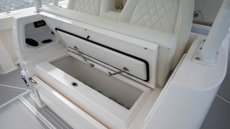 Slide: The Image of Everglades 395 Center Console 2022 - 75