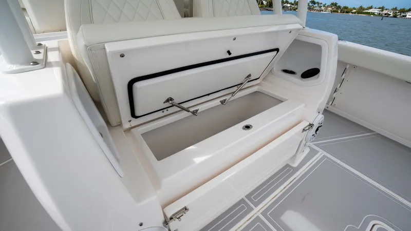 Slide: The Image of Everglades 395 Center Console 2022 - 76