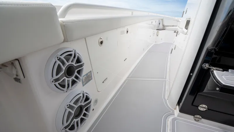 Slide: The Image of Everglades 395 Center Console 2022 - 82