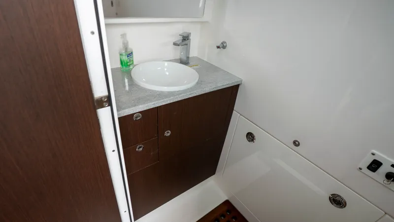 Slide: The Image of Everglades 395 Center Console 2022 - 88