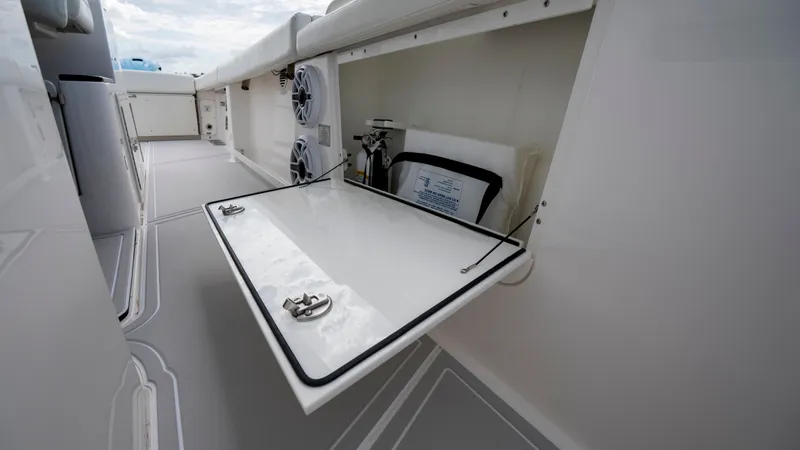 Slide: The Image of Everglades 395 Center Console 2022 - 92